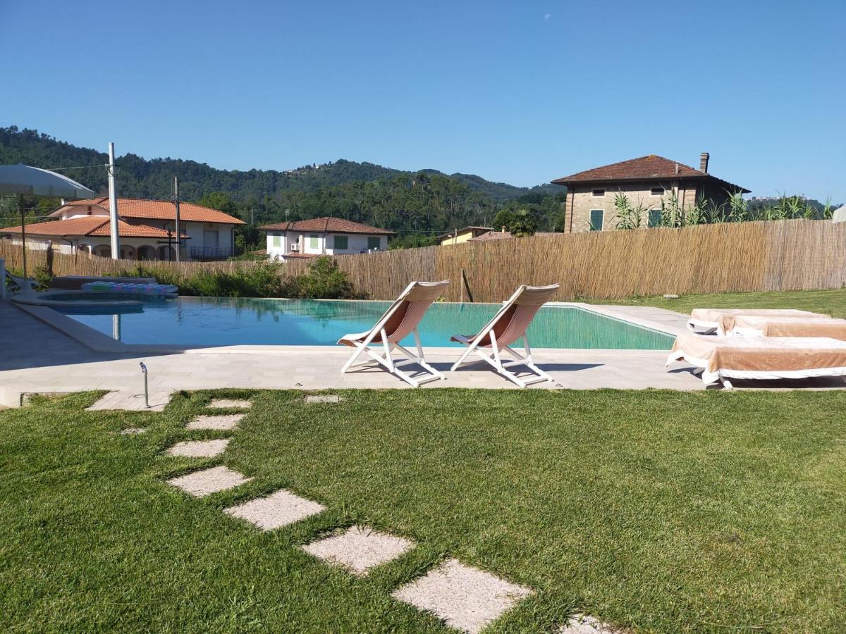 Villa Ester 카마이오레 외부 사진