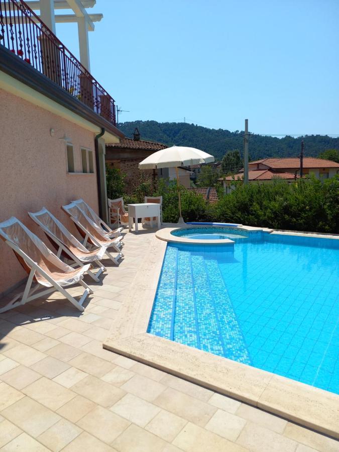 Villa Ester 카마이오레 외부 사진